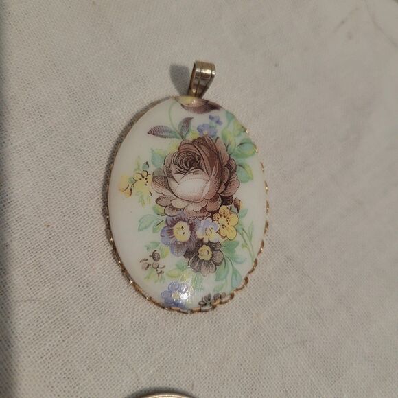 Vintage Victorian Hand Painted Porcelain China Pendant Pink Yellow Blue Roses - Picture 1 of 11